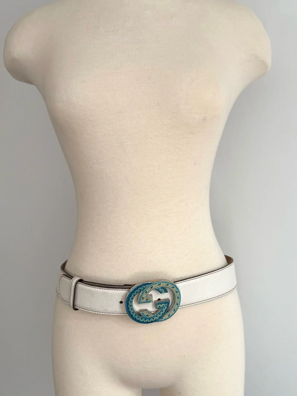 Gucci White Leather Belt with Enamel Blue Interlocking GG Logo Buckle